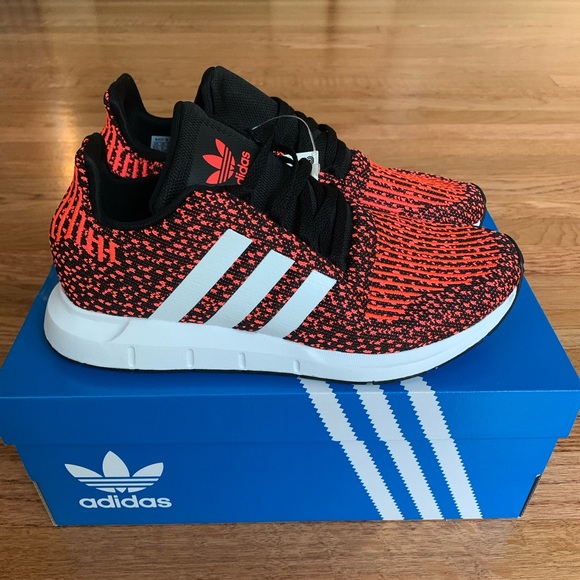 all black adidas swift run women's